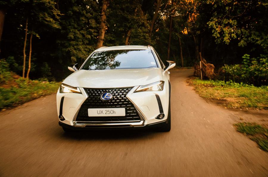  Lexus UX250h 2019 года  (ZA) (фото 2 из 22)